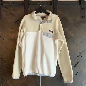 Patagonia pull over.